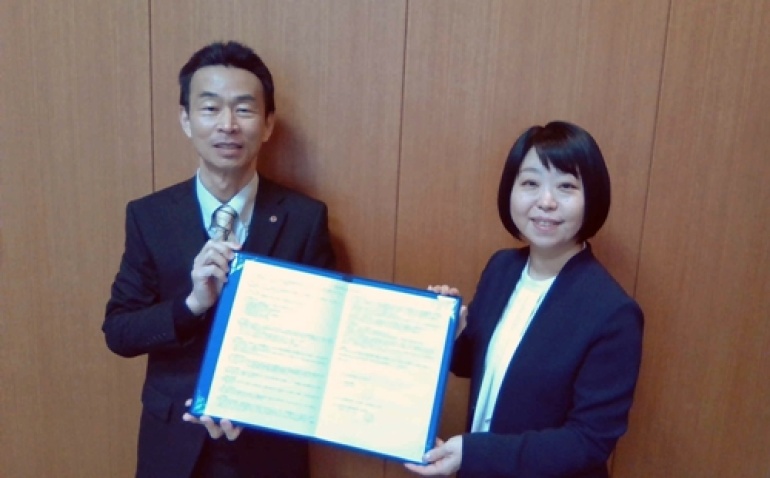 当所濵永専務理事(左)と公庫澤田支店長(右)