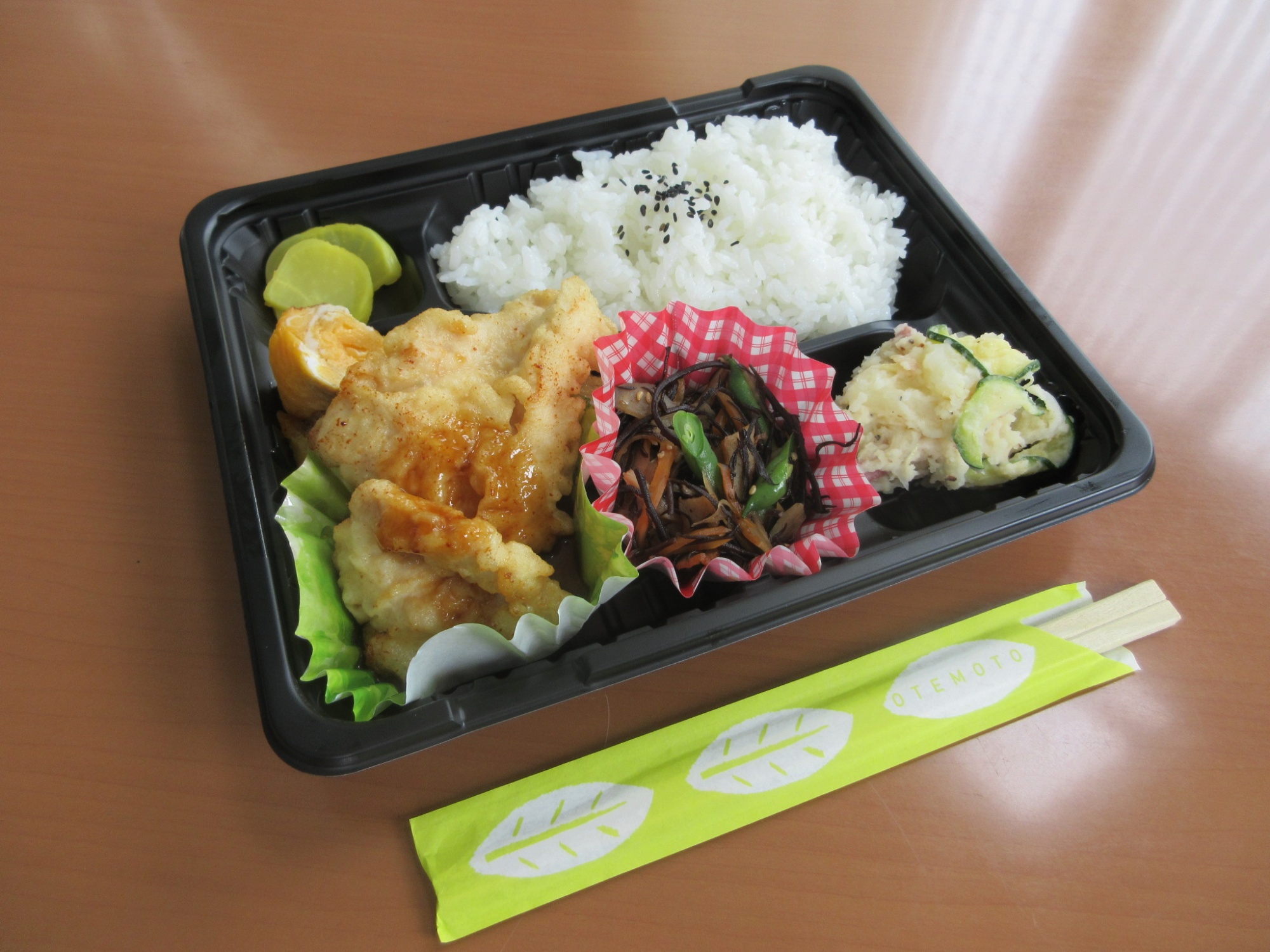 【日替り弁当】600円(税込)