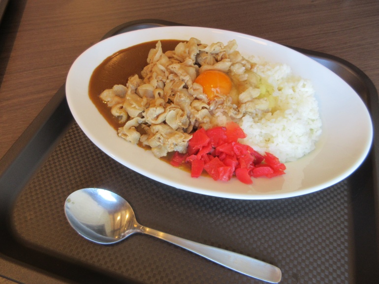 【スタミナカレー】Sサイズ(ご飯250グラム) 830円Rサイズ(ご飯300グラム) 880円※税込価格